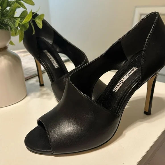 Used - Picture 1 of 3